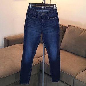 Mid-rise skinny denim